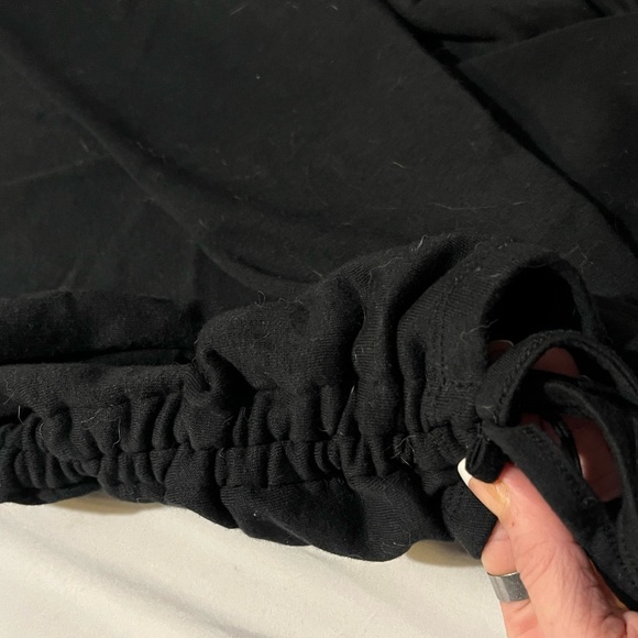 Zara, small, black partial crop-top sweater. Laces on each side to adjust height - Picture 5 of 7